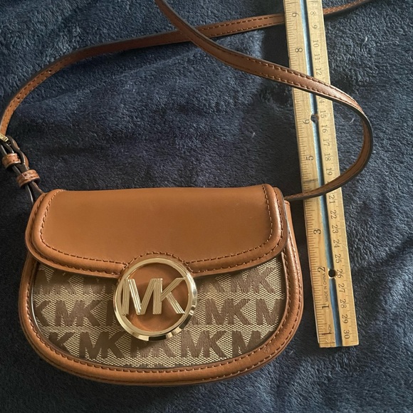 Michael Kors mini cross over bag - Picture 5 of 15